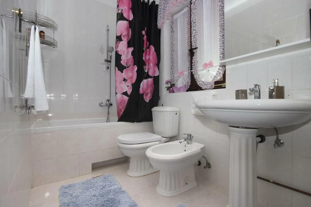 Apartments Mirna Pula 0*,  Hırvatistan