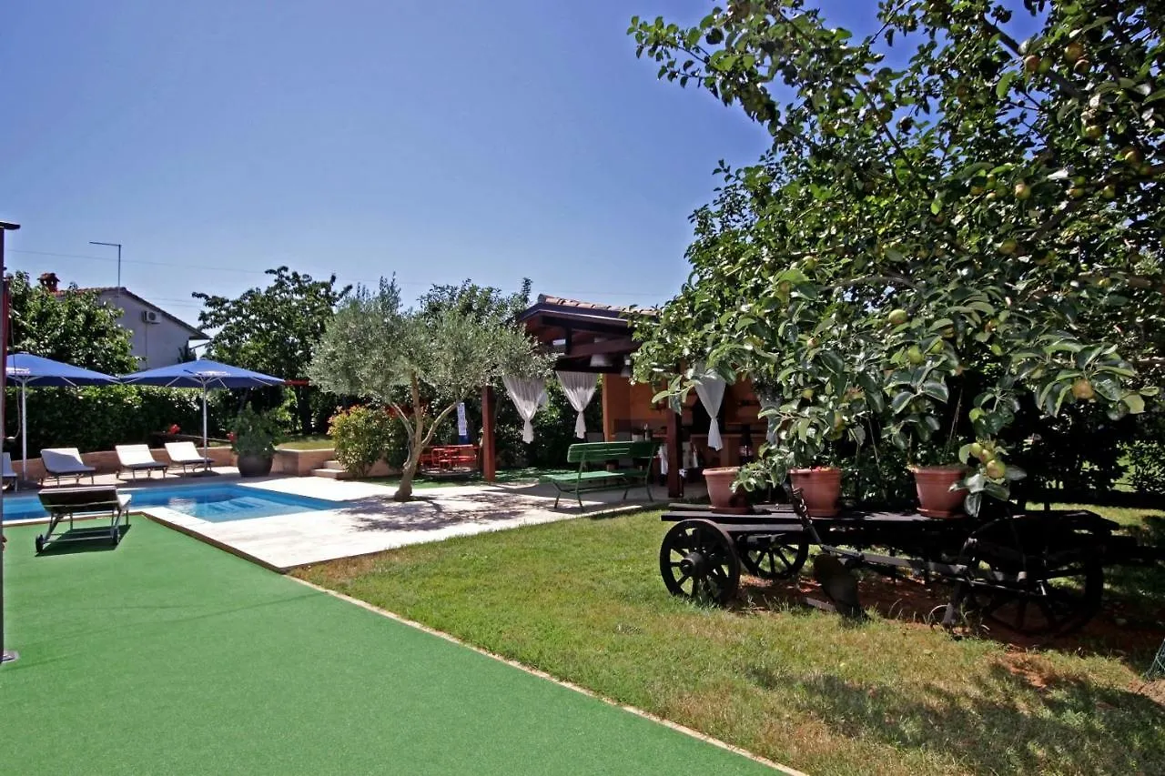 Apartments Mirna Pula 0*,