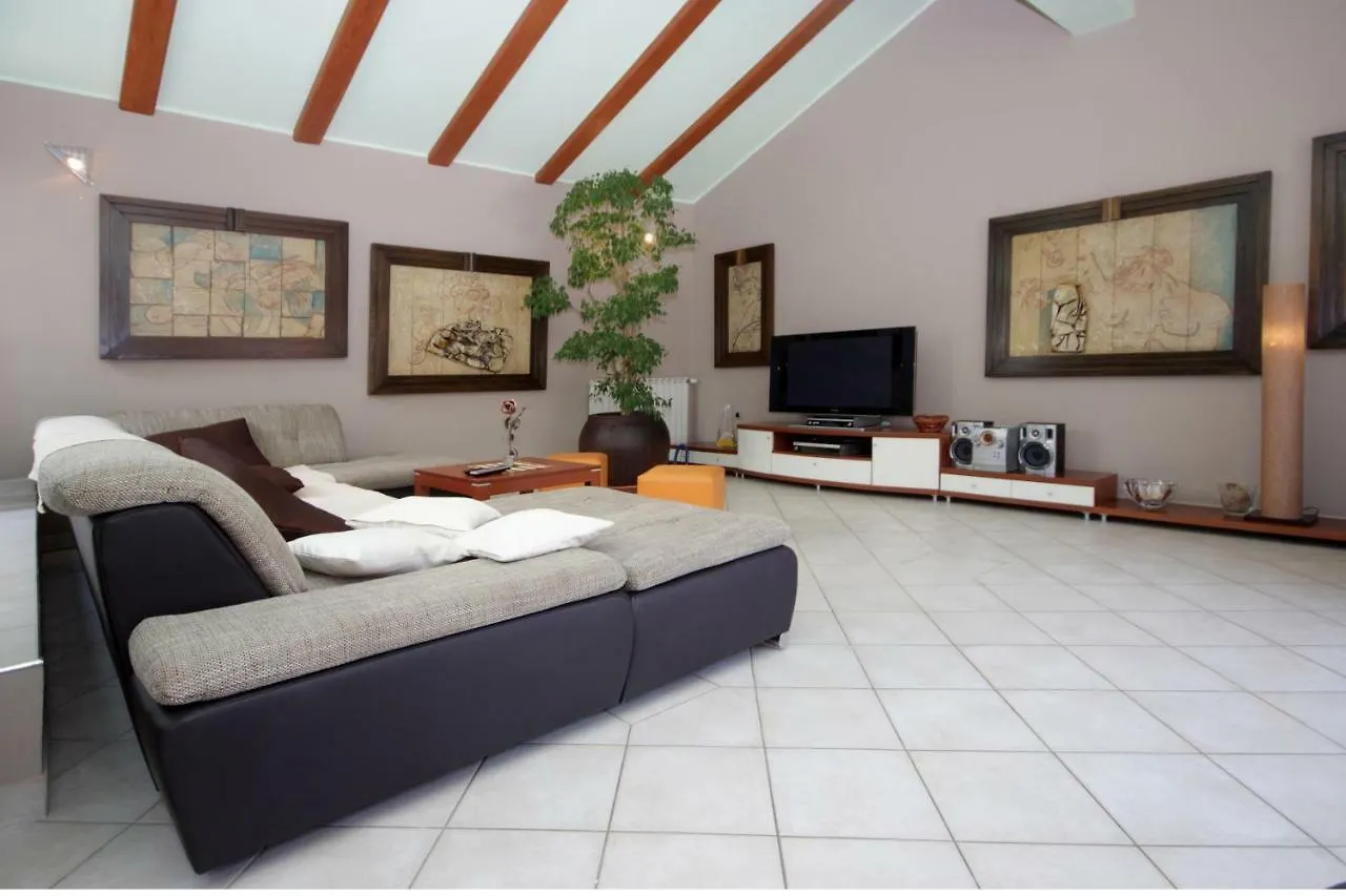 Apartments Mirna Pula